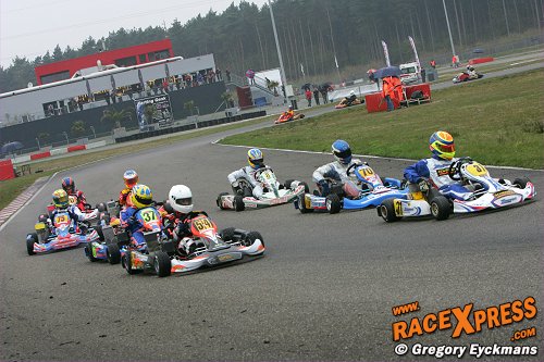 Rotax Max Senioren warmt zich op